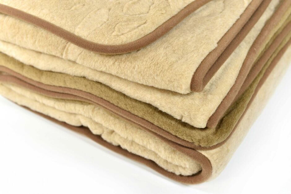 Одеяло шерстяное двухслойное меринос (90%) и верблюда (10%)  200х220